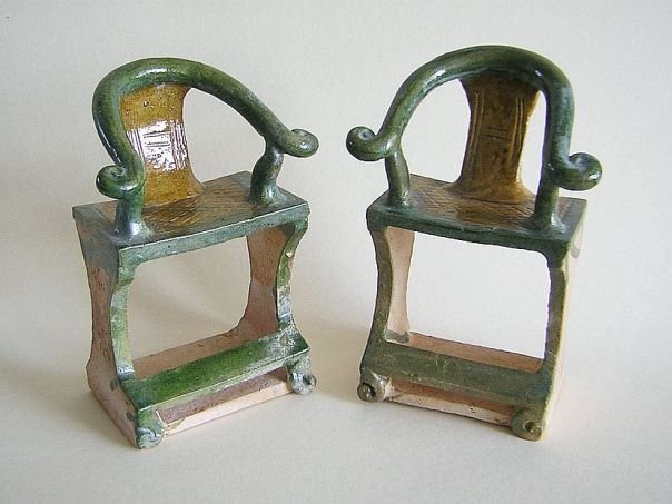 Pair of Horseshoe chairs – (2033)